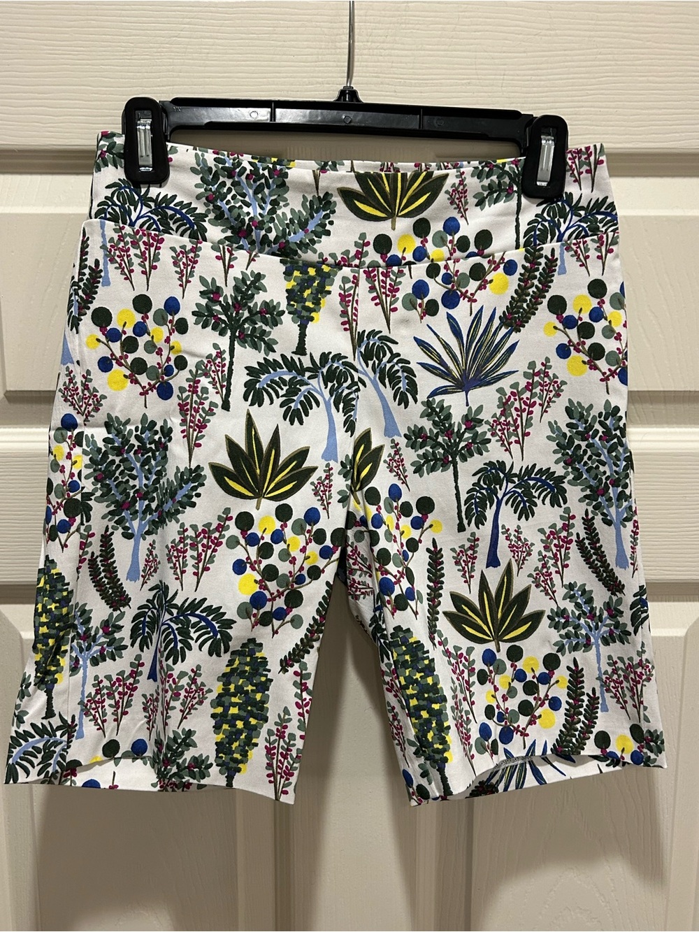 J. McLaughlin White Botanical Print Flat-Front Shorts